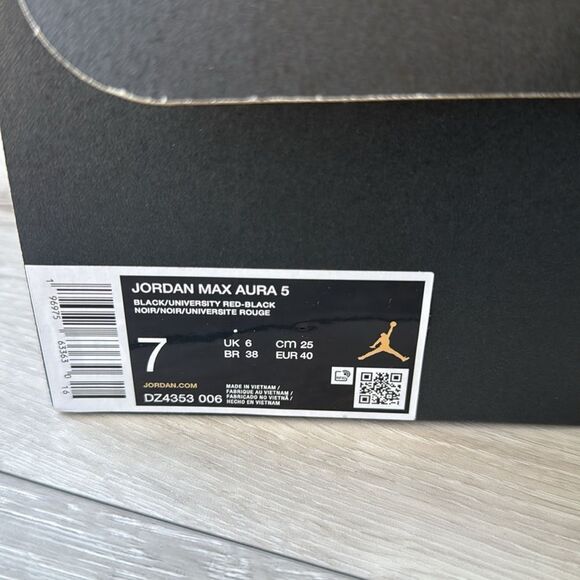 Nike Air JORDAN Jordan Max Aura 5 Shoes black/red size 7 NWT in Box - Picture 4 of 10
